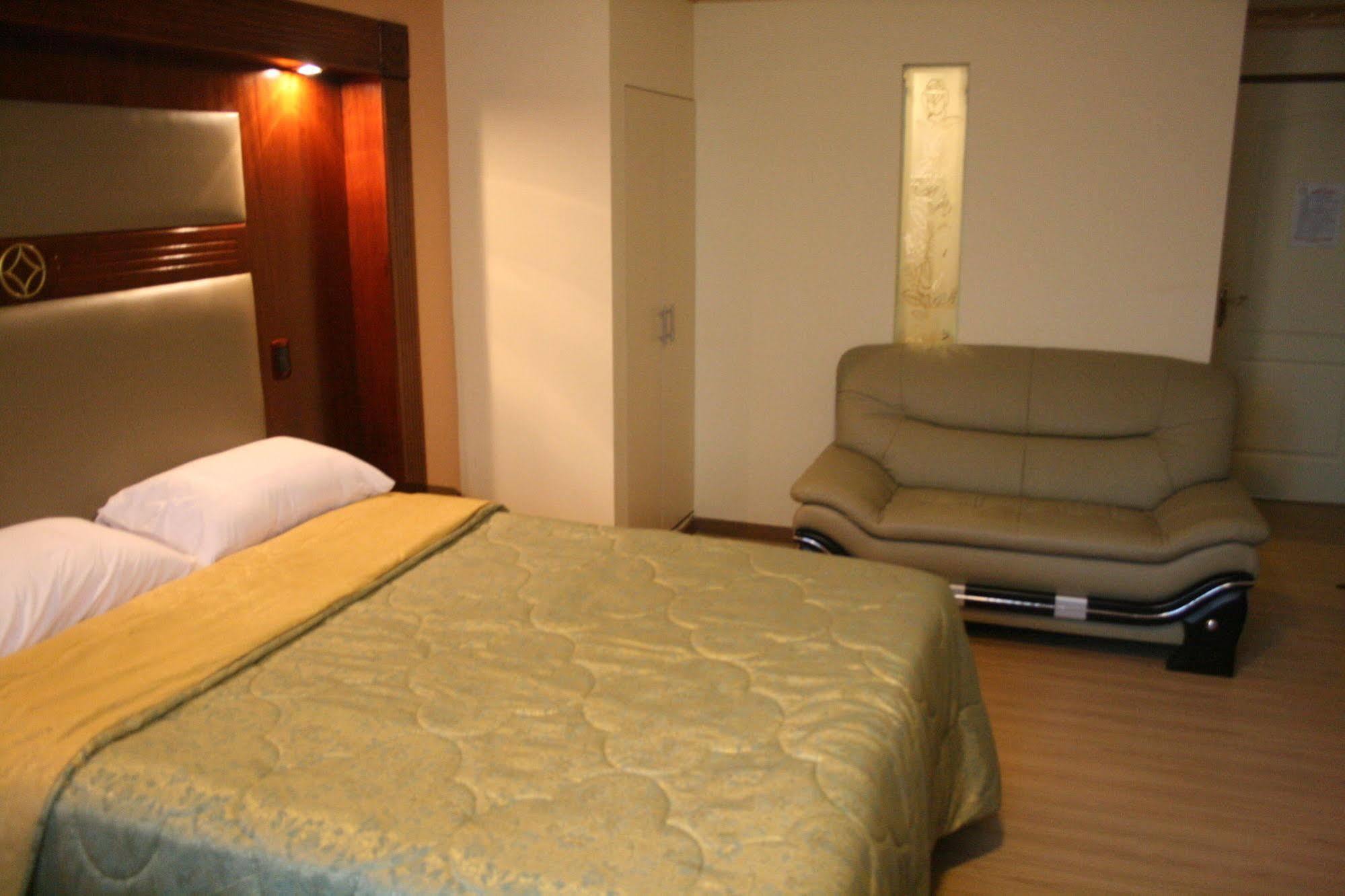 Oro Hotel 3*